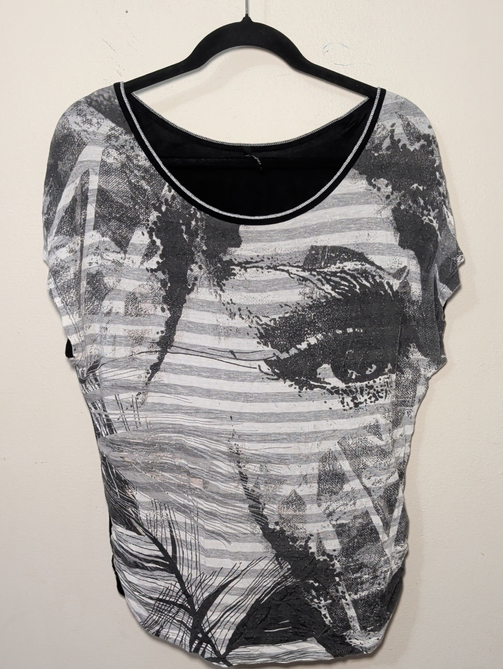 Edista Gray + White Striped T-shirt Abstract Face + Feathers Graphic Women's S